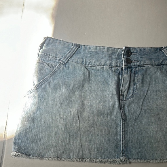 Roxy Denim Mini Skirt - Size 9 - Light Wash Frayed Hem - Picture 11 of 16